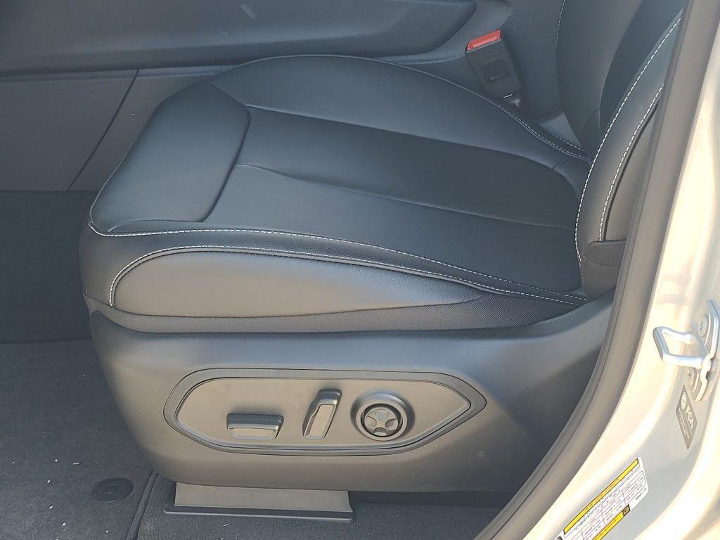 new 2025 Jeep Grand Cherokee car, priced at $45,255