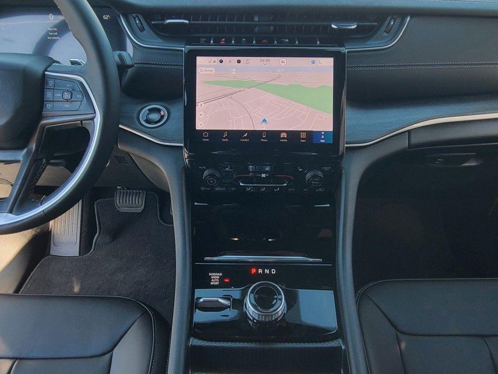 new 2025 Jeep Grand Cherokee car, priced at $45,255
