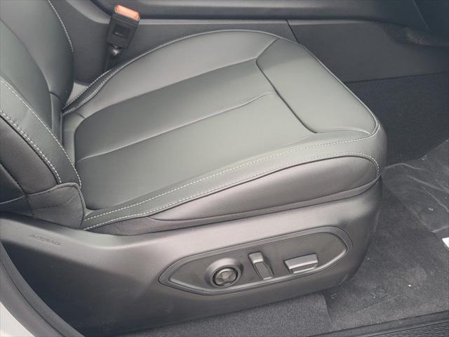 new 2025 Jeep Grand Cherokee car, priced at $50,010