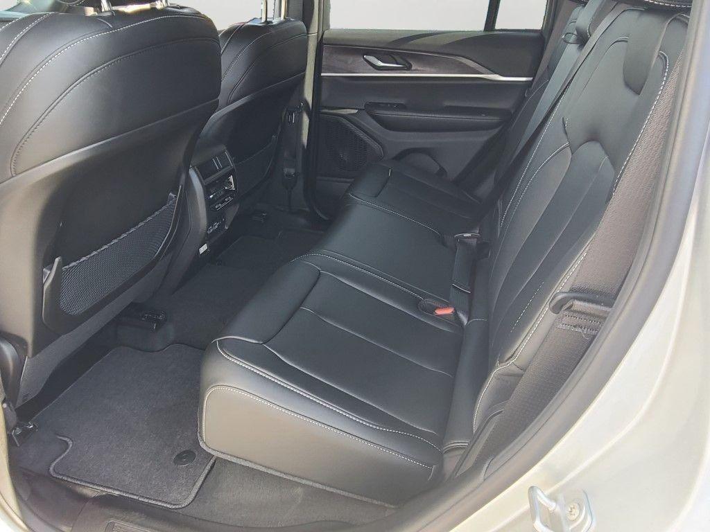 new 2025 Jeep Grand Cherokee car, priced at $45,255