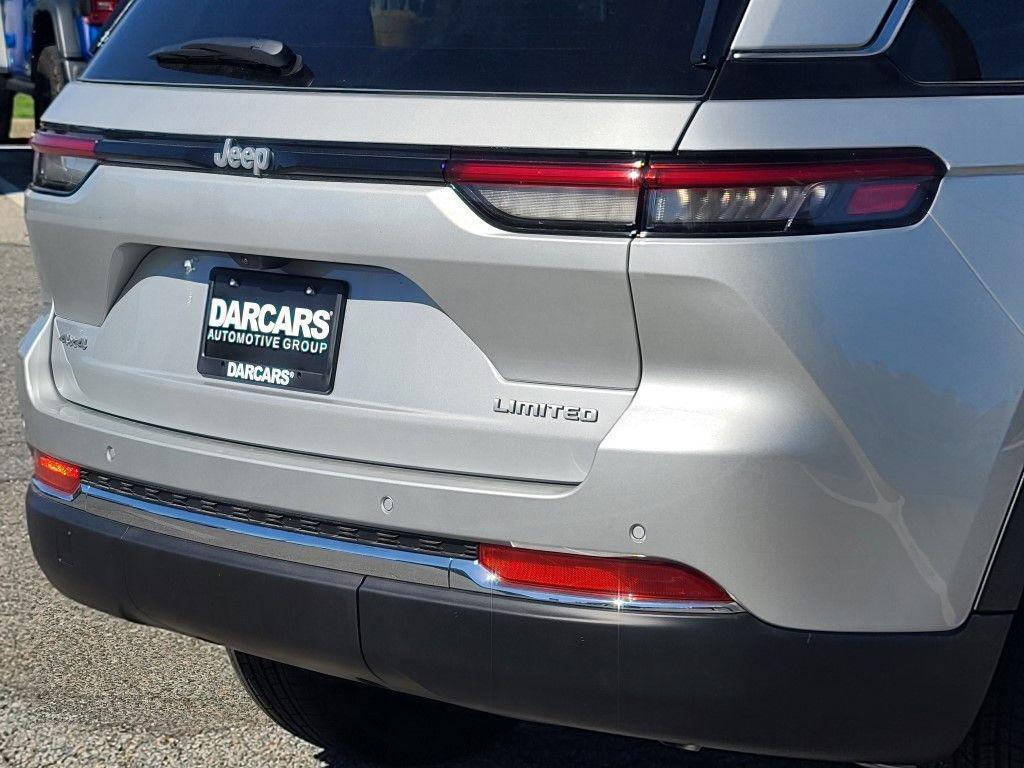 new 2025 Jeep Grand Cherokee car, priced at $45,255