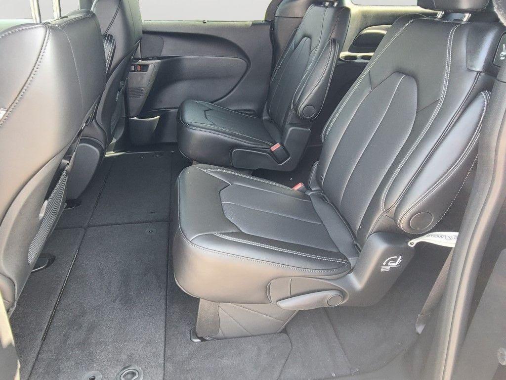 new 2025 Chrysler Pacifica car, priced at $37,825