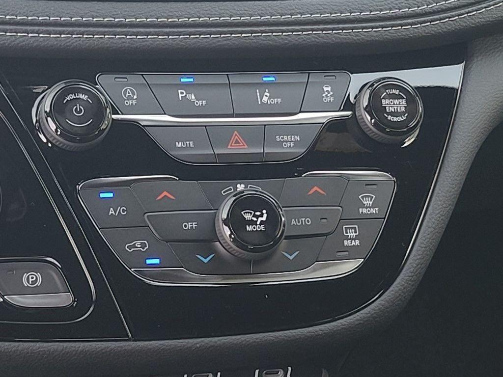 new 2025 Chrysler Pacifica car, priced at $37,825