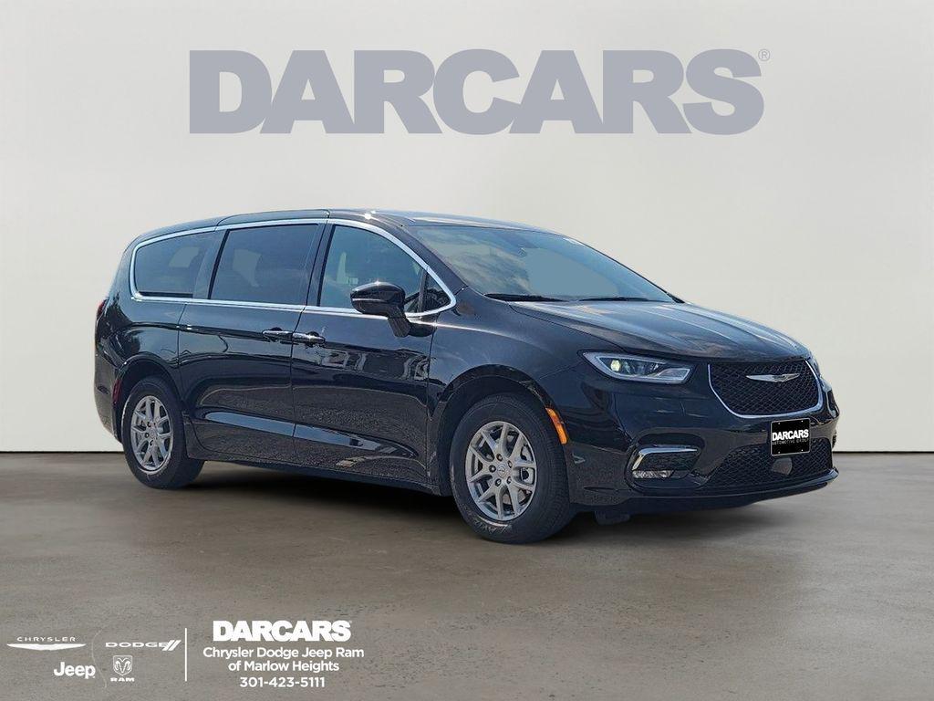 new 2025 Chrysler Pacifica car, priced at $37,825