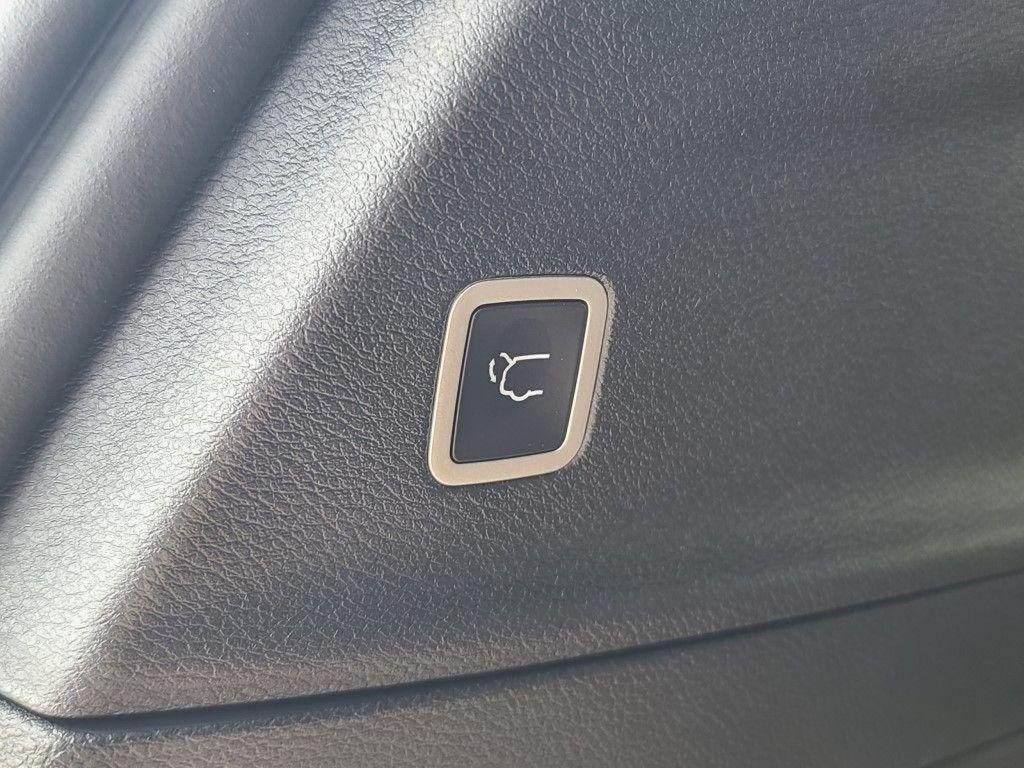 new 2025 Chrysler Pacifica car, priced at $37,825