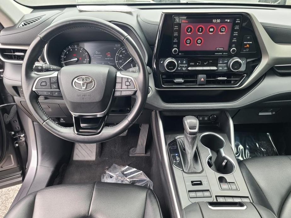 used 2021 Toyota Highlander car, priced at $31,332