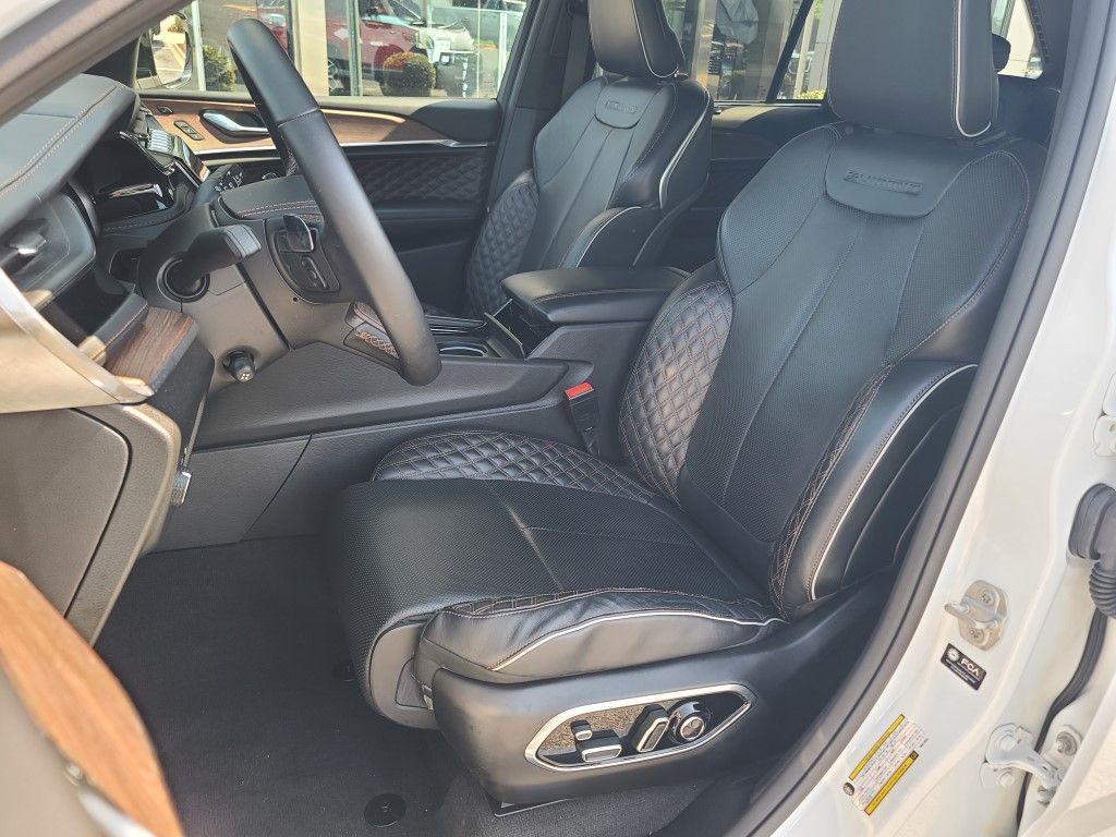 used 2022 Jeep Grand Cherokee car, priced at $41,300