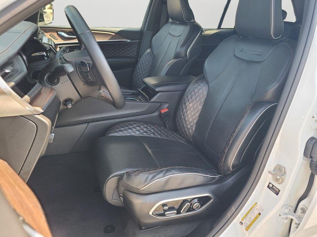 used 2022 Jeep Grand Cherokee car, priced at $39,800