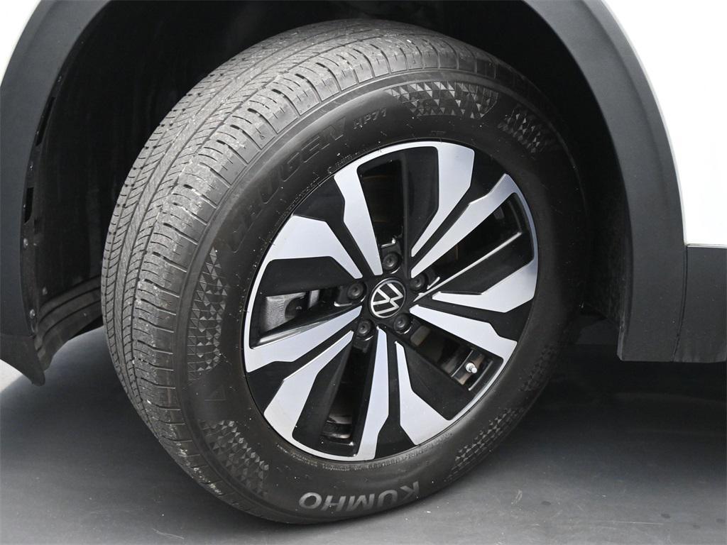 used 2024 Volkswagen Atlas car, priced at $30,500