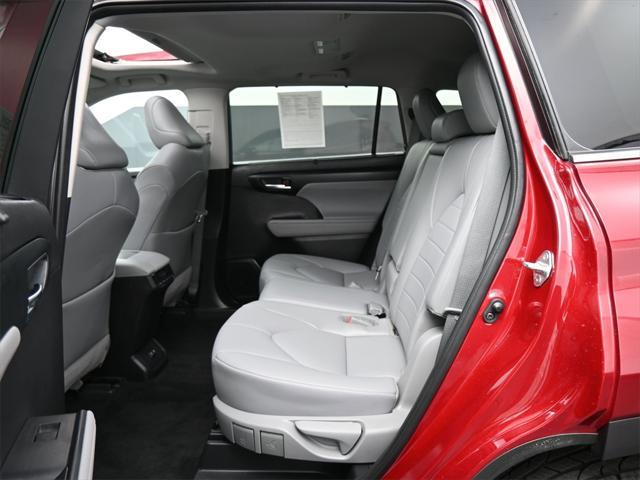 used 2021 Toyota Highlander car, priced at $35,250