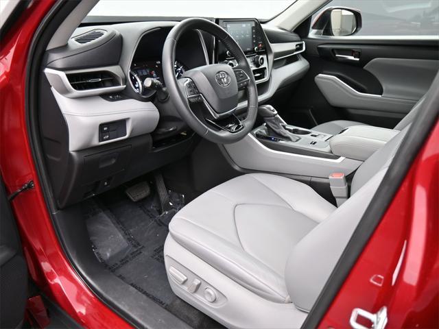 used 2021 Toyota Highlander car, priced at $35,250