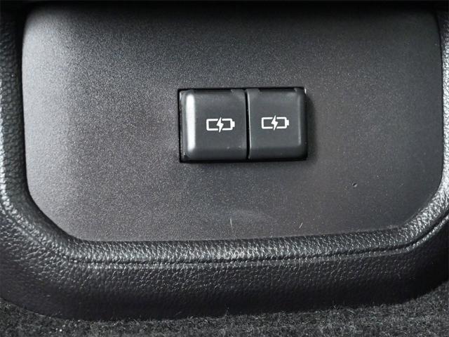 used 2024 Toyota Highlander car, priced at $43,500