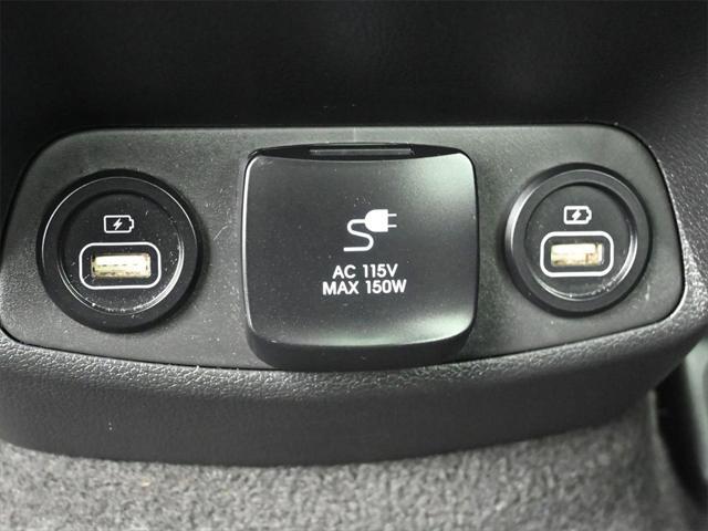 used 2023 Hyundai Santa Fe car, priced at $27,500