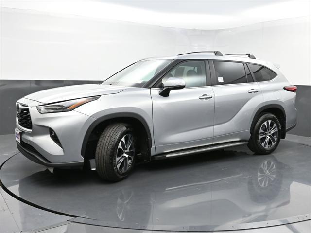 used 2023 Toyota Highlander car, priced at $40,997