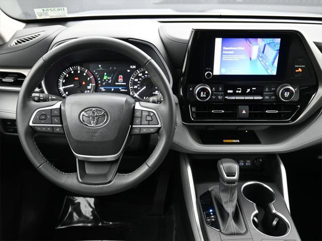 used 2023 Toyota Highlander car, priced at $40,997