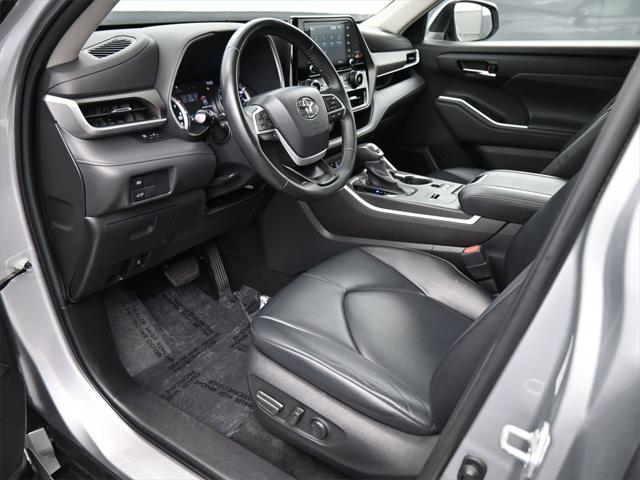 used 2022 Toyota Highlander car, priced at $35,500