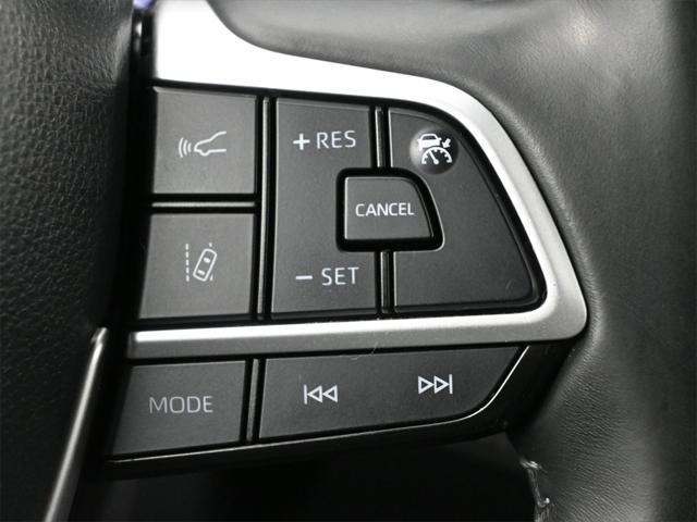 used 2022 Toyota Highlander car, priced at $35,500