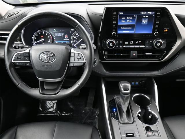 used 2022 Toyota Highlander car, priced at $35,500