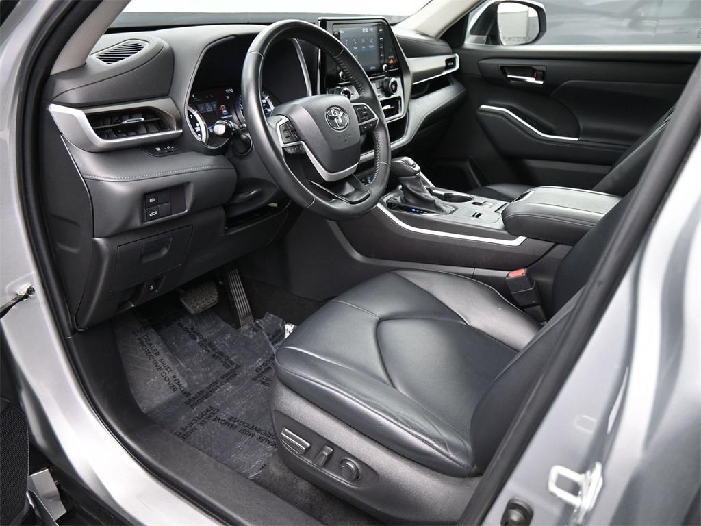 used 2022 Toyota Highlander car, priced at $35,250