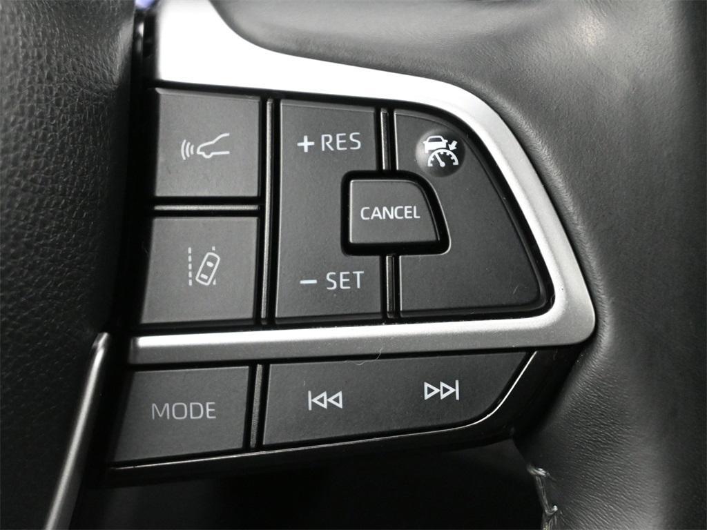used 2022 Toyota Highlander car, priced at $35,250