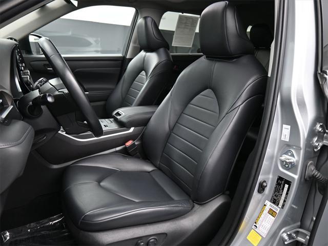 used 2022 Toyota Highlander car, priced at $35,500