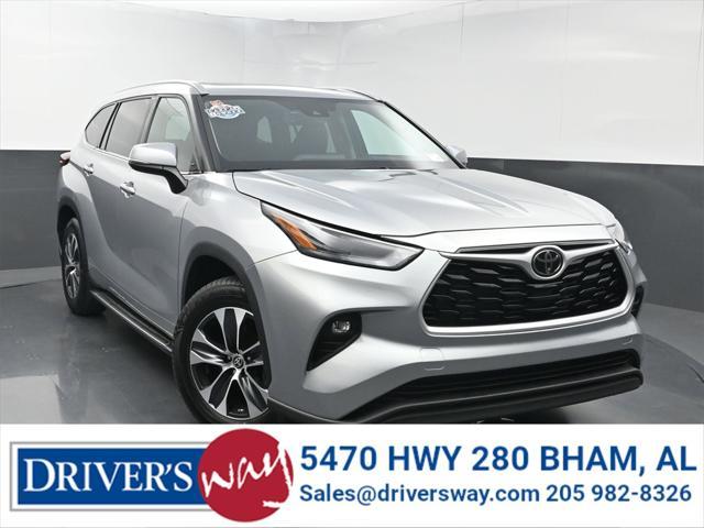 used 2022 Toyota Highlander car, priced at $35,500