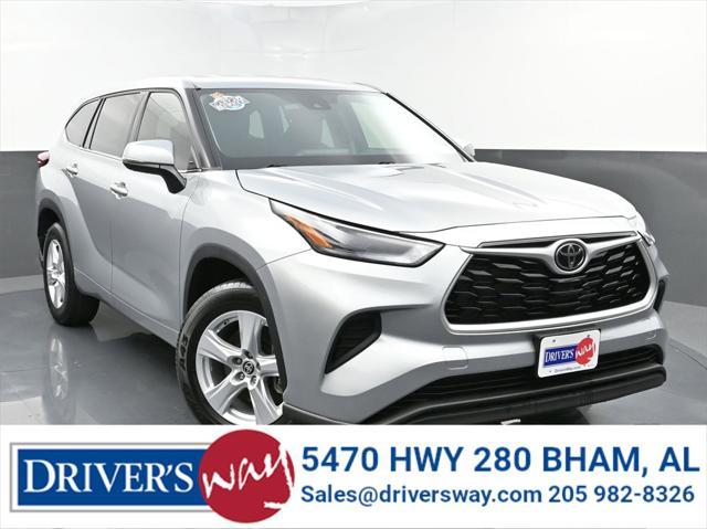 used 2022 Toyota Highlander car, priced at $31,097