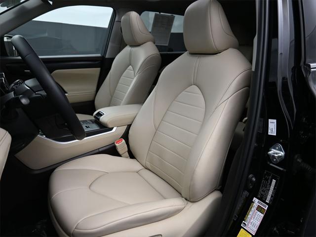 used 2021 Toyota Highlander Hybrid car, priced at $36,000