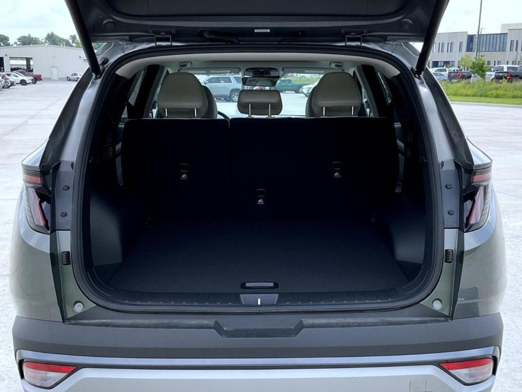 new 2025 Hyundai TUCSON Hybrid car, priced at $37,334