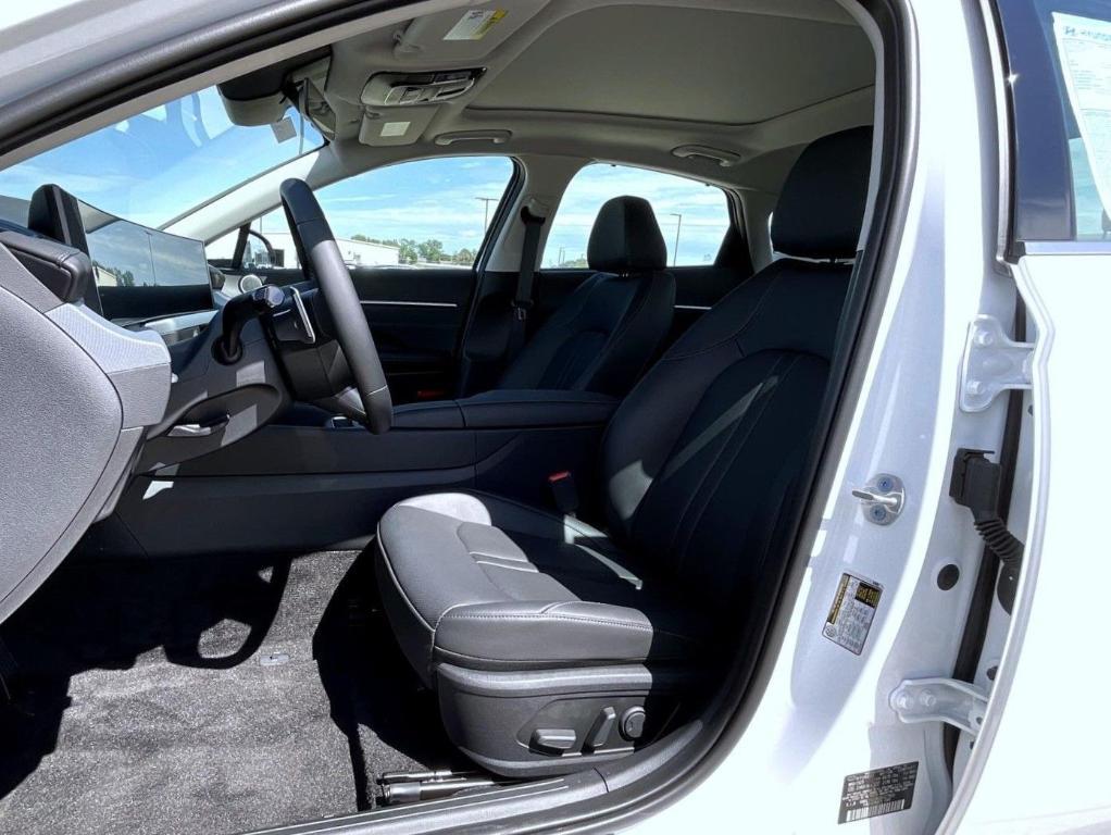 new 2025 Hyundai Sonata Hybrid car, priced at $38,309