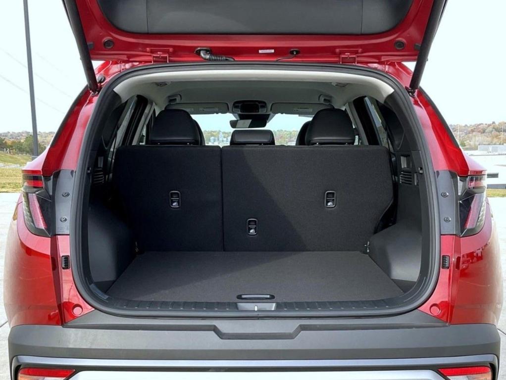 new 2026 Hyundai TUCSON Hybrid car, priced at $33,754