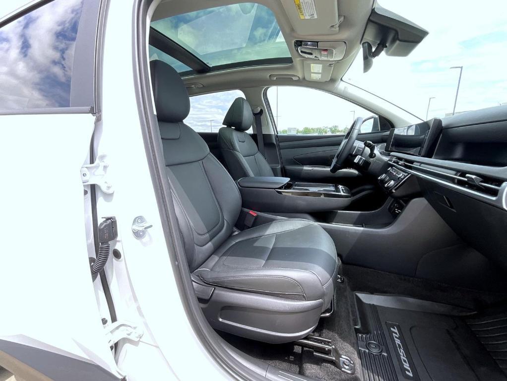 used 2025 Hyundai TUCSON Hybrid car, priced at $34,820