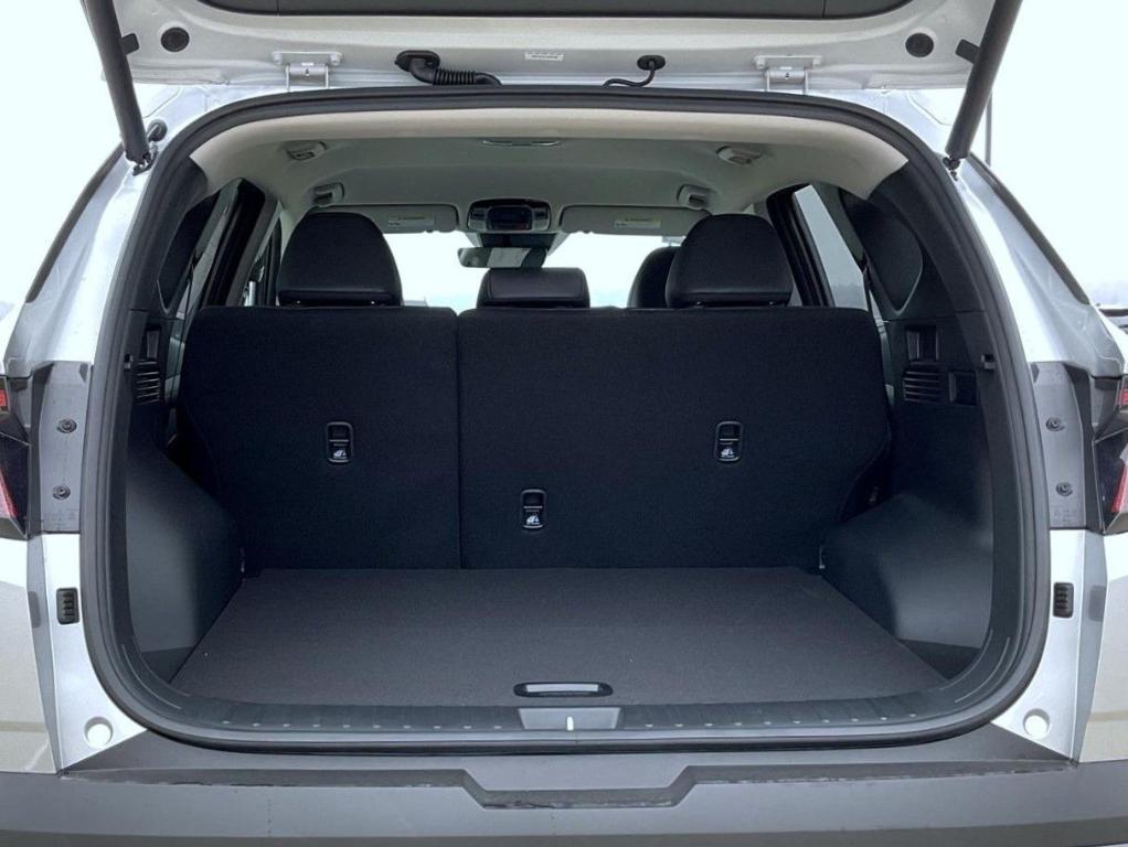 new 2026 Hyundai TUCSON Hybrid car, priced at $33,254