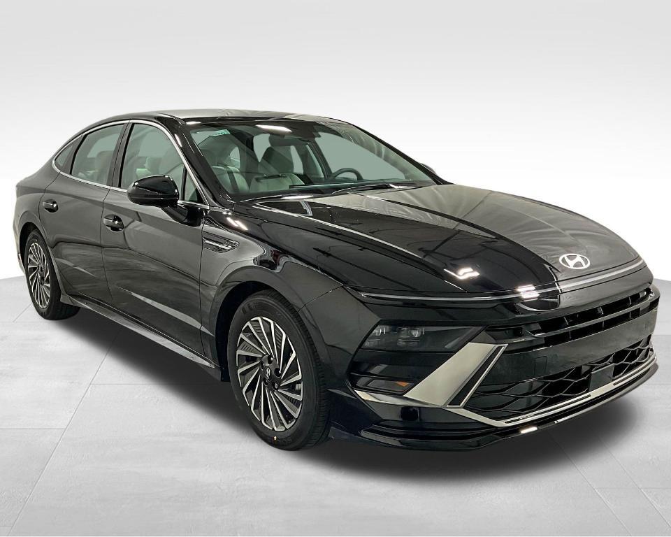 new 2025 Hyundai Sonata Hybrid car, priced at $32,239