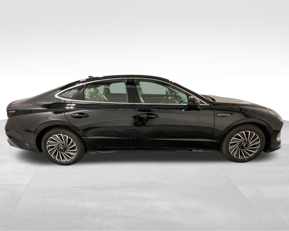 new 2025 Hyundai Sonata Hybrid car, priced at $32,239