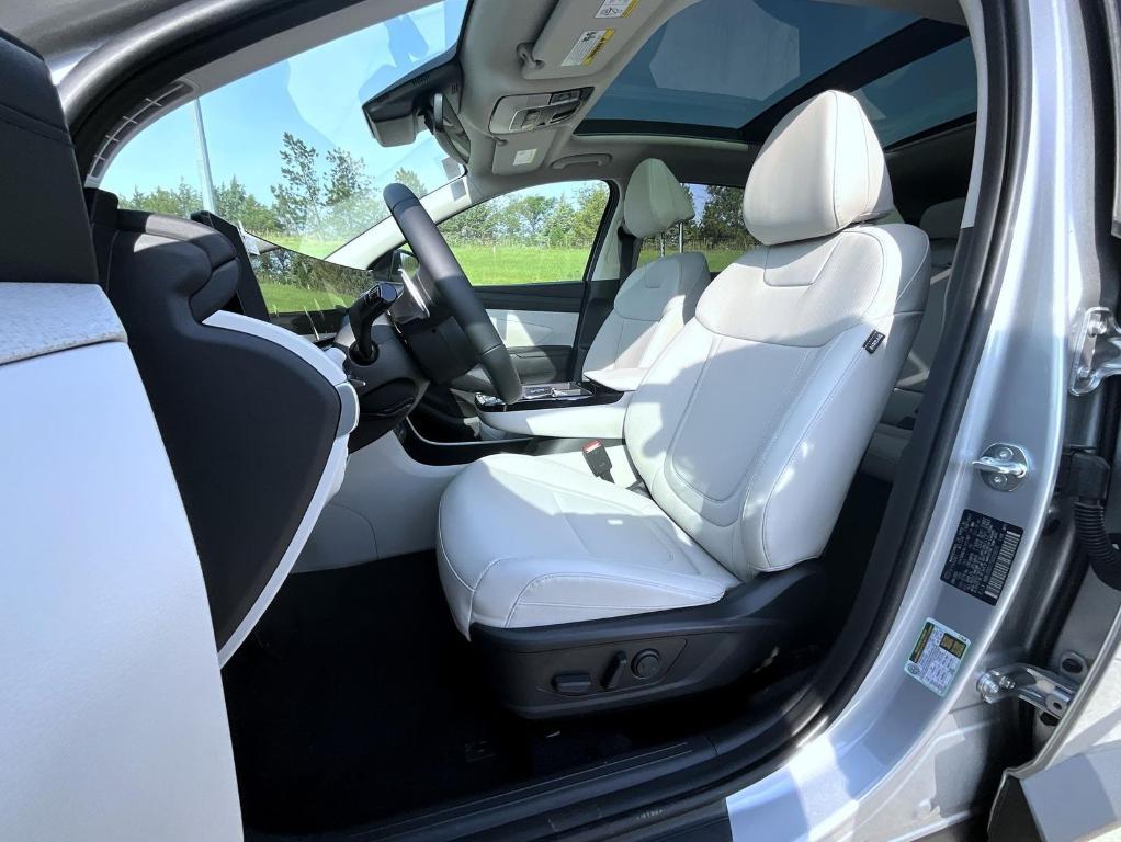 new 2025 Hyundai TUCSON Hybrid car, priced at $37,364