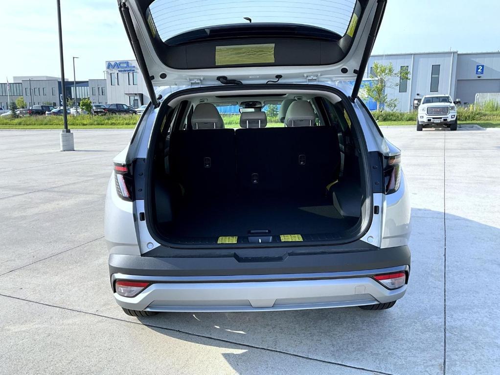 new 2025 Hyundai TUCSON Hybrid car, priced at $37,364