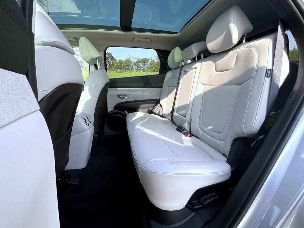 new 2025 Hyundai TUCSON Hybrid car, priced at $37,364