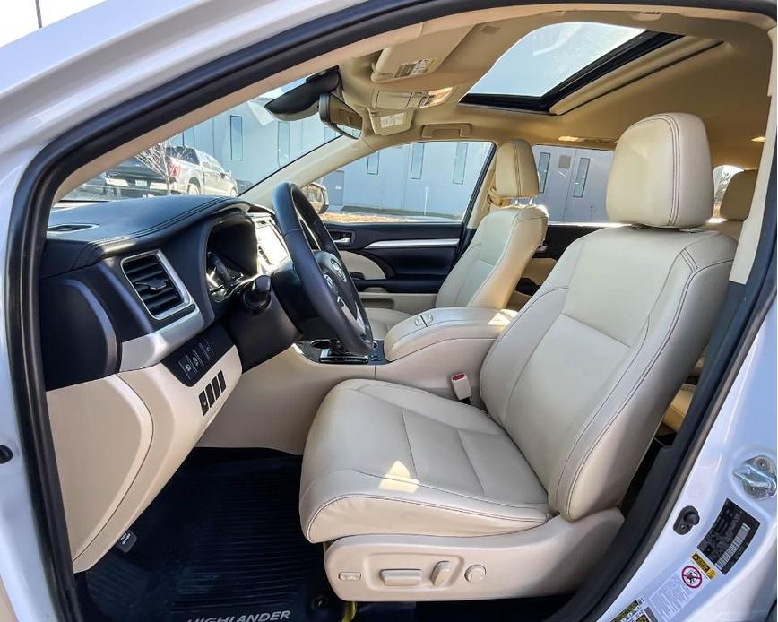 used 2019 Toyota Highlander car, priced at $28,995