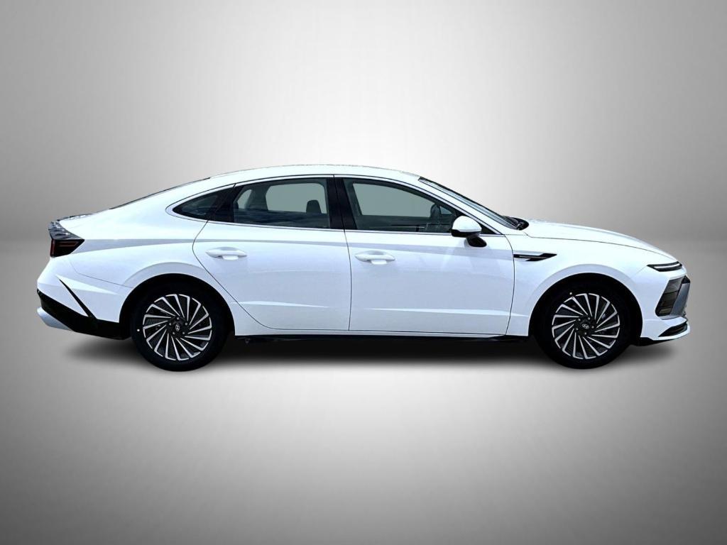 new 2025 Hyundai Sonata Hybrid car, priced at $29,032