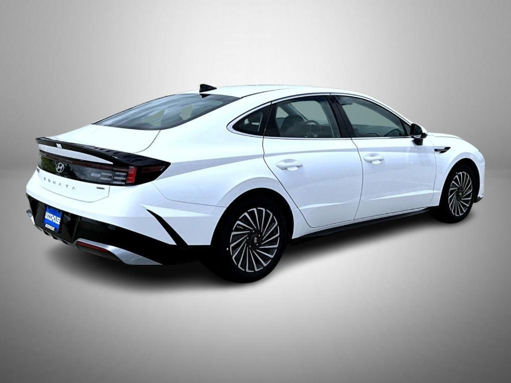 new 2025 Hyundai Sonata Hybrid car, priced at $29,032