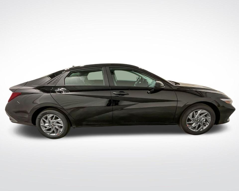 new 2025 Hyundai Elantra HEV car, priced at $27,039