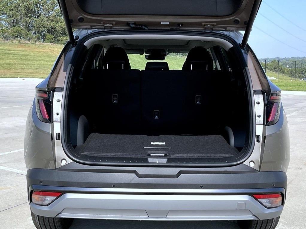 new 2025 Hyundai TUCSON Hybrid car, priced at $40,990
