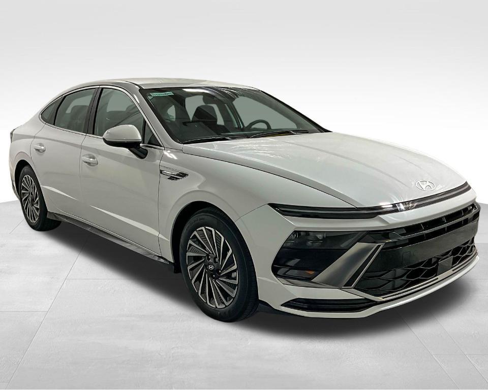 new 2025 Hyundai Sonata Hybrid car, priced at $32,704