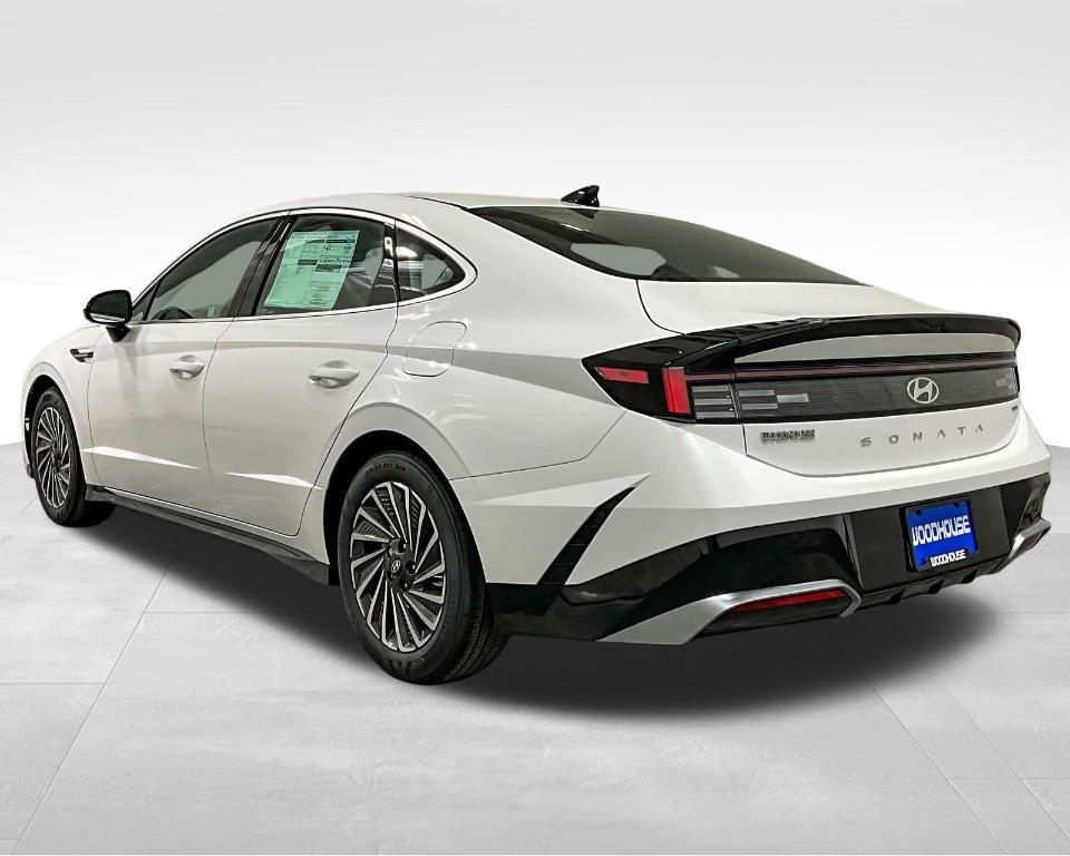 new 2025 Hyundai Sonata Hybrid car, priced at $32,704