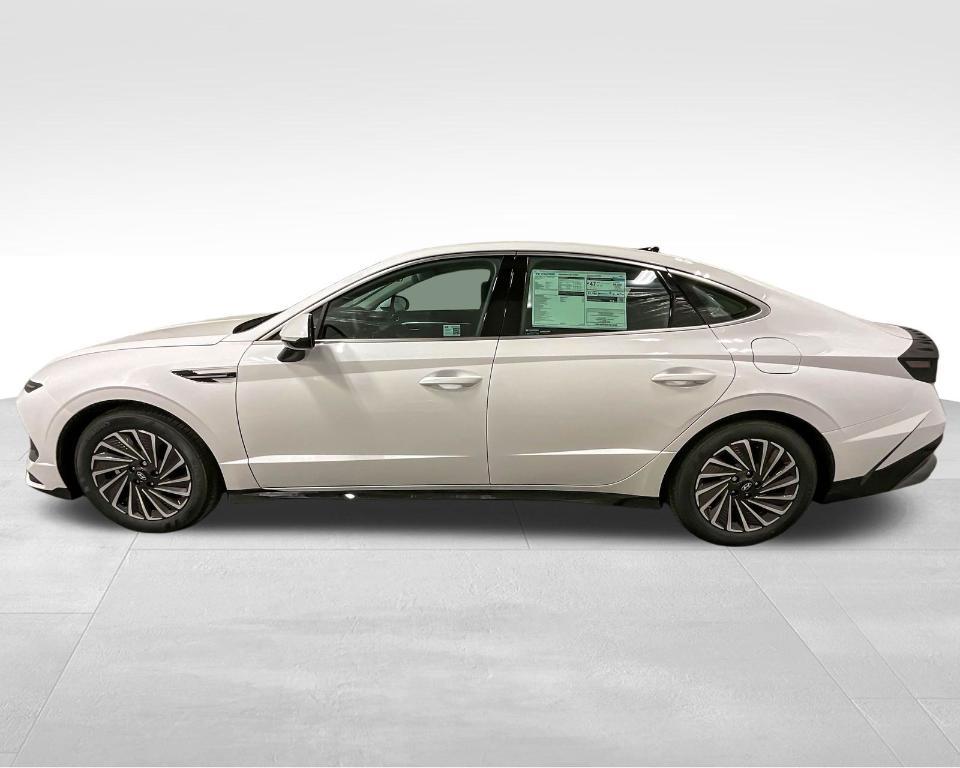 new 2025 Hyundai Sonata Hybrid car, priced at $32,704