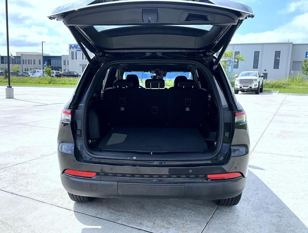 used 2024 Jeep Grand Cherokee car, priced at $33,112