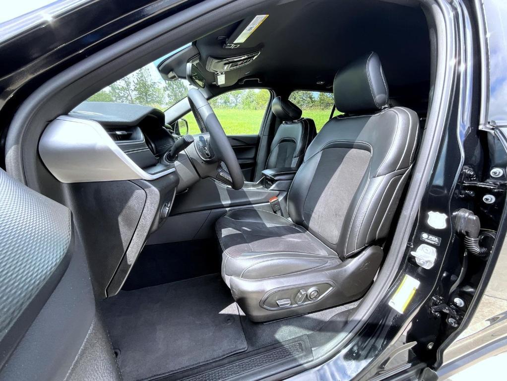 used 2024 Jeep Grand Cherokee car, priced at $33,112