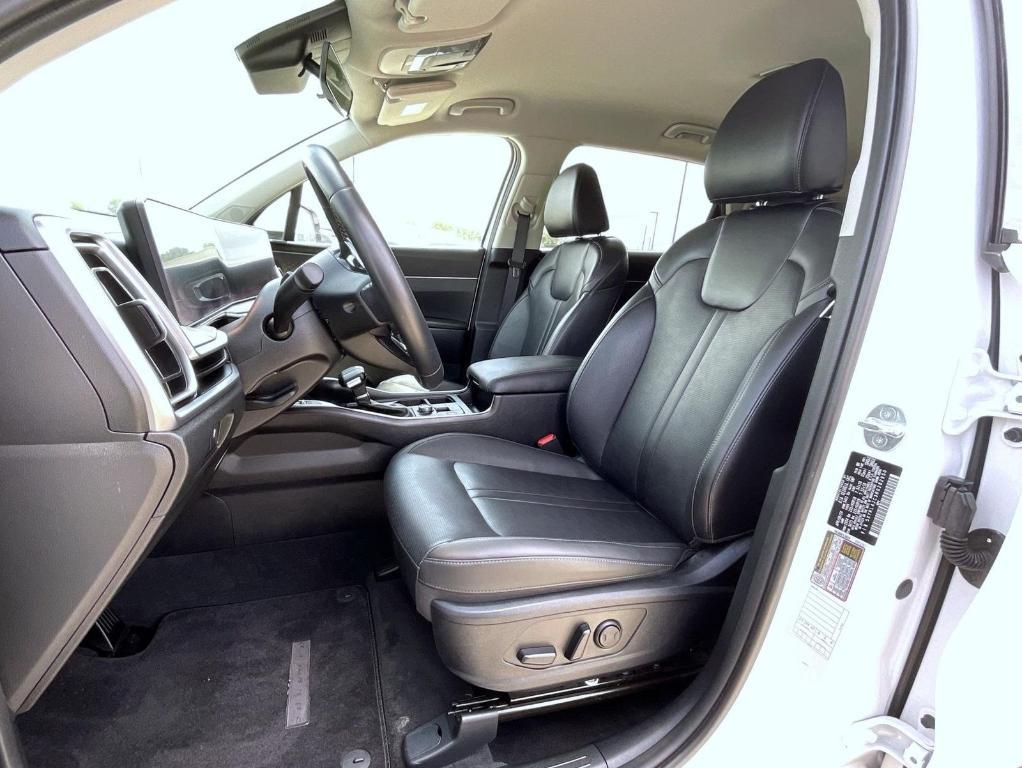 used 2024 Kia Sorento car, priced at $27,910