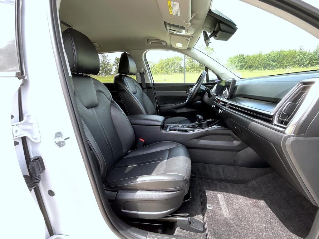 used 2024 Kia Sorento car, priced at $27,910